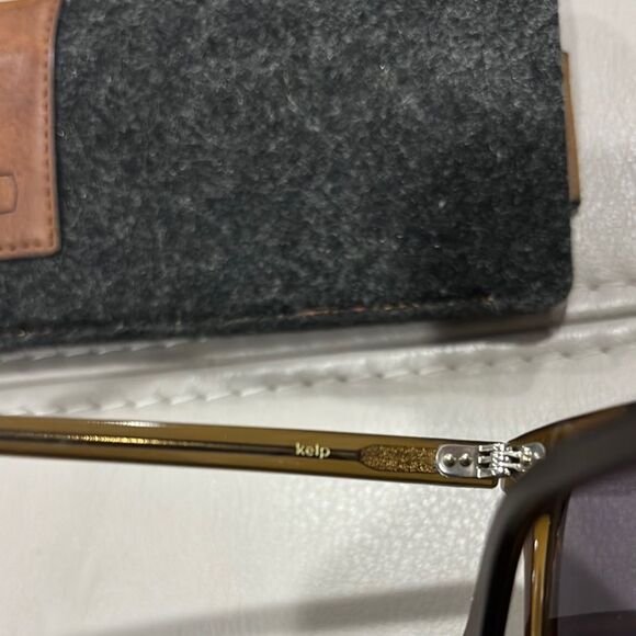 Raen Arlo Sunglasses with Case - Picture 5 of 6